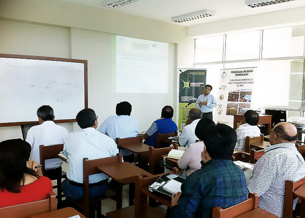 Impartimos curso de riego en Perú