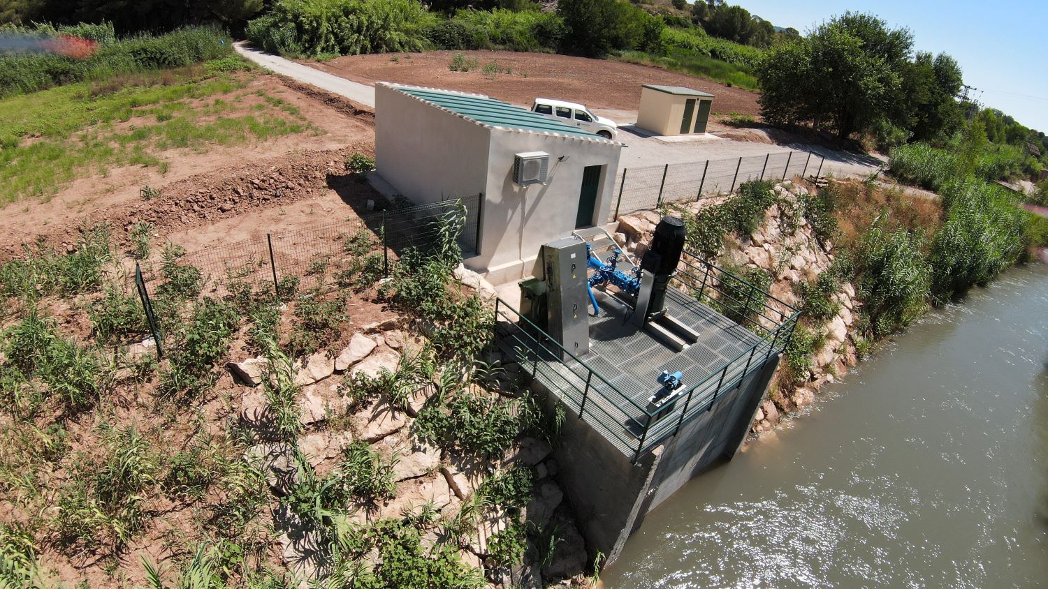 Toma de bombeo en rio