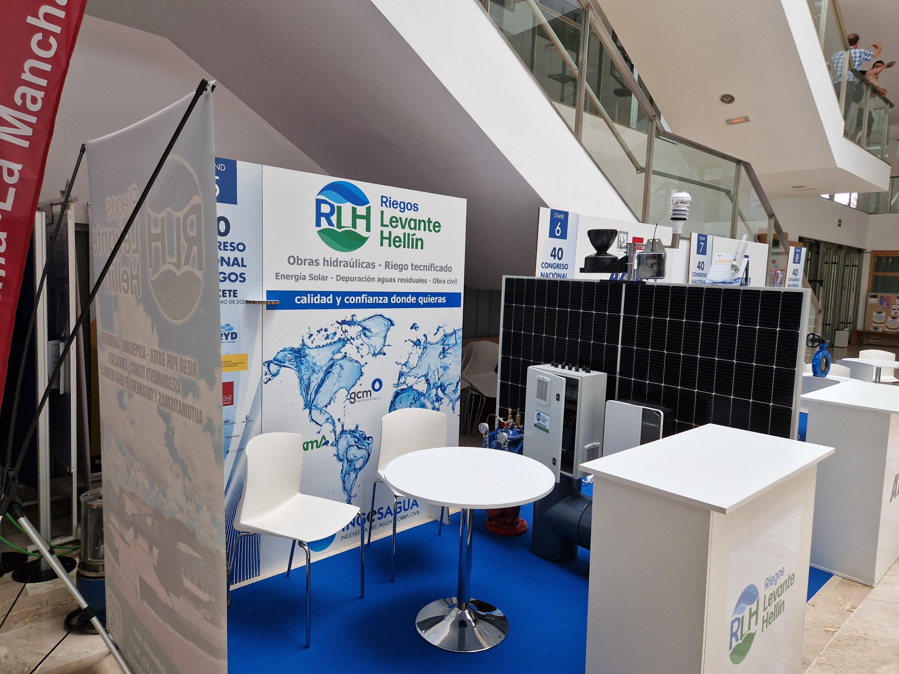 Mini equipo de riego automatizado en Stand RLH