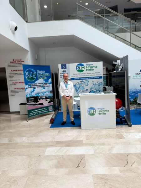 Ponente Emilio Ochando en el Stand del Grupo RLH