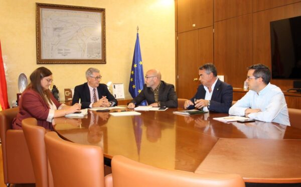 segunda foto reunión consejero y presidente CHS